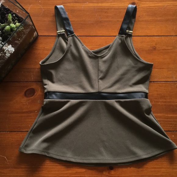 Dynamite Top, Size Small - Picture 2 of 4